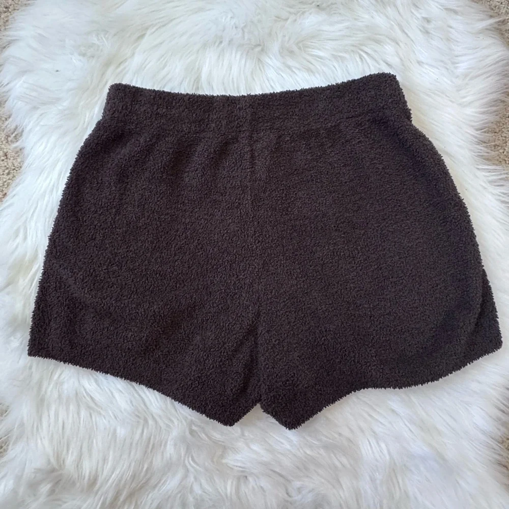 UNIQLO Size S Soft Fluffy Shorts in Dark Brown